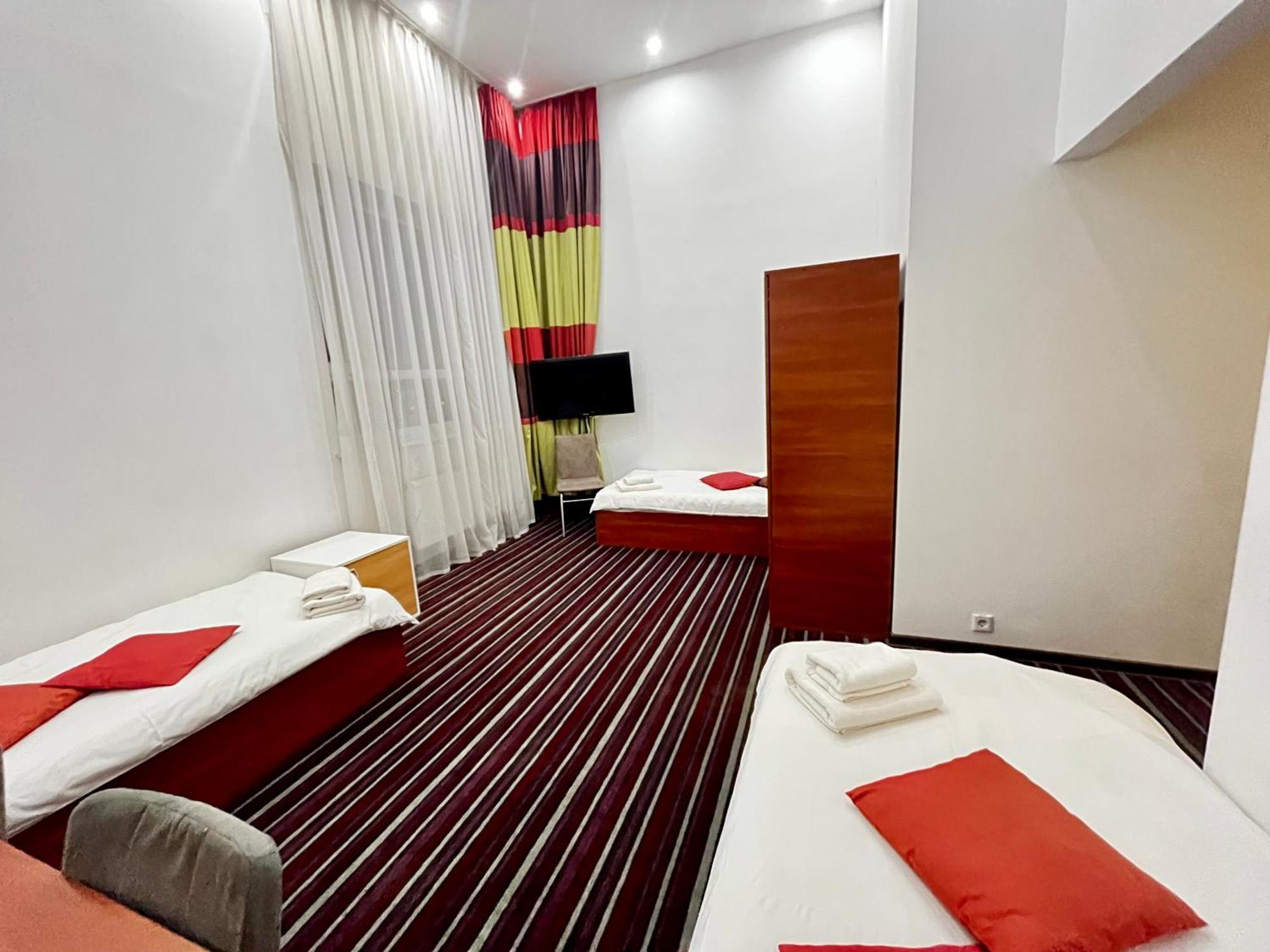 Hotel Kalyna Charkiv Esterno foto
